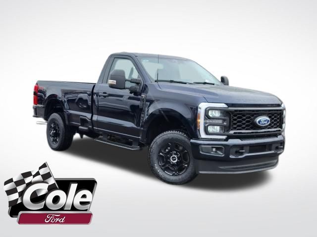 2025 Ford F-350 Super Duty XL's photo