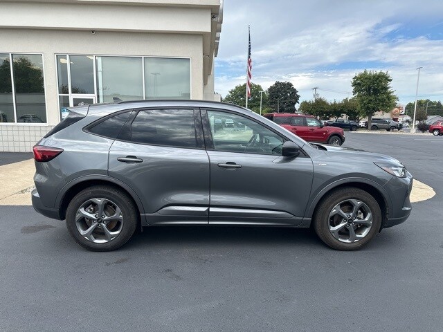 2024 Ford Escape ST-Line photo 4