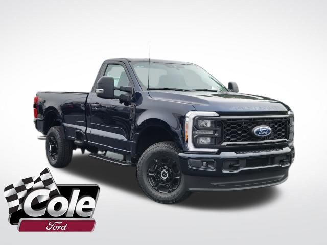 2025 Ford F-350 Super Duty XL's photo