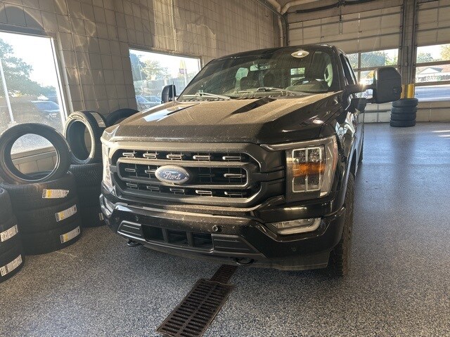 2021 Ford F-150 XLT photo 2