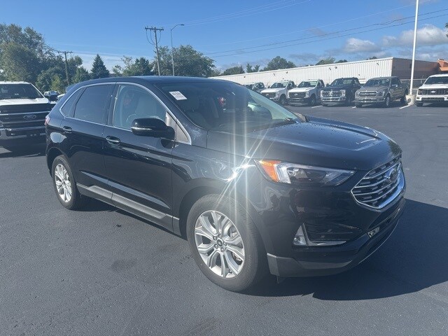 2024 Ford Edge Titanium photo 3