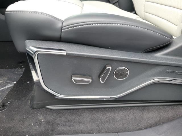 2025 Ford F-150 Lightning Platinum - Photo 23