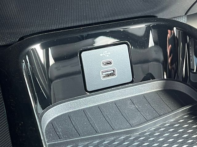 2025 Ford Mustang Mach-E GT - Photo 29