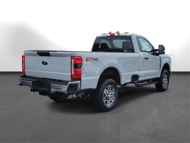 2025 Ford F-350 XLT photo 4