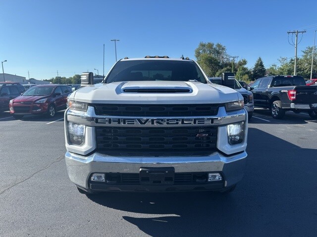 2023 Chevrolet Silverado 3500HD LT photo 2