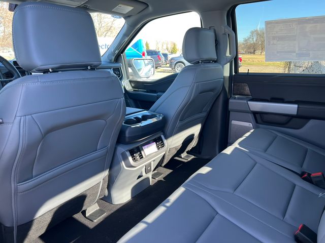 2025 Ford F-150 Lightning Flash - Photo 39