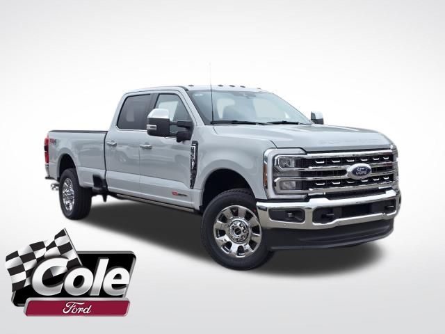 2025 Ford F-350 Super Duty Lariat's photo