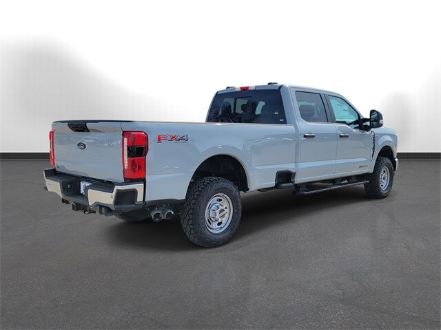 2025 Ford F-350 XL photo 4