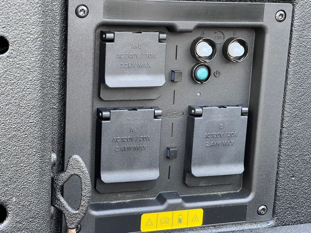 2025 Ford F-150 Lightning Flash - Photo 11