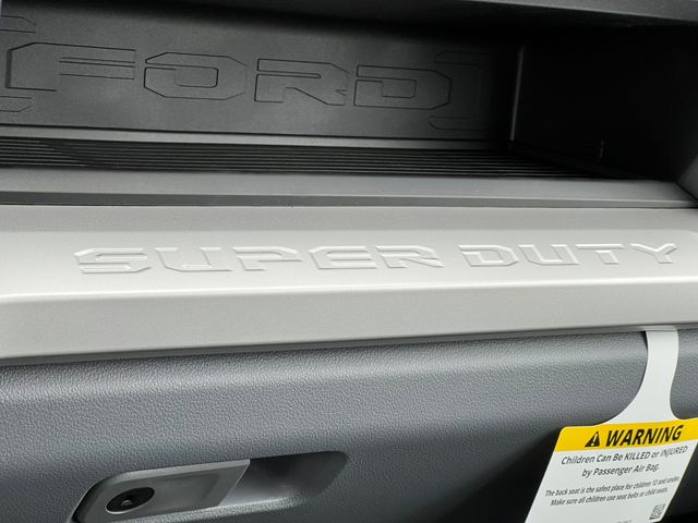 2025 Ford F-450 Super Duty Chassis Cab XL - Photo 9