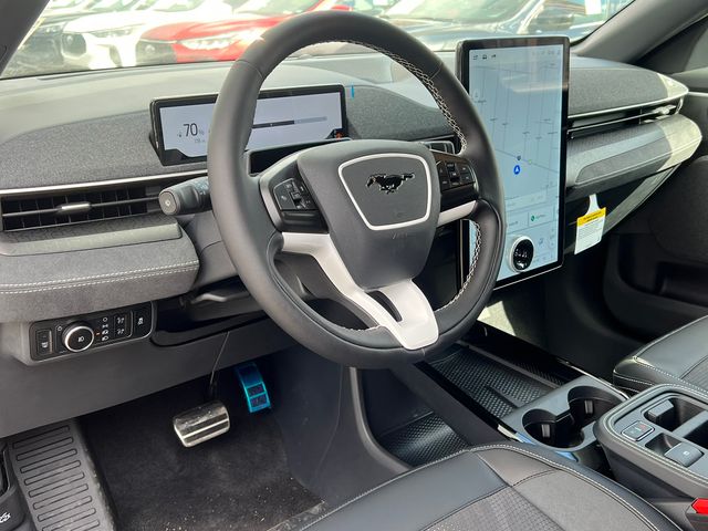2025 Ford Mustang Mach-E GT - Photo 19