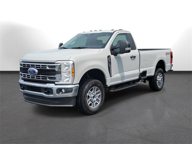 2025 Ford F-350 XLT photo 2