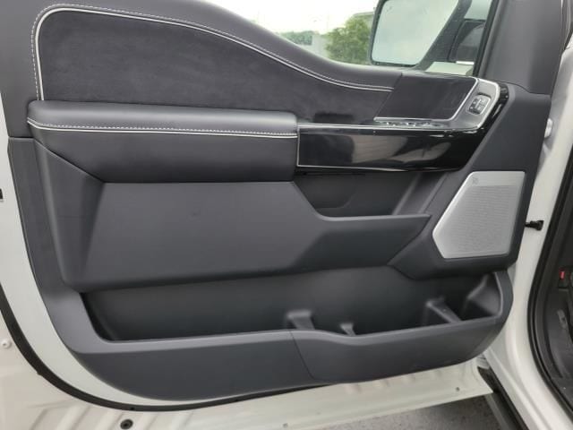 2025 Ford F-150 Lightning Platinum - Photo 20