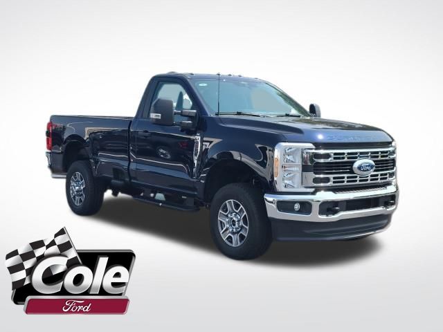 2025 Ford F-350 Super Duty XLT's photo