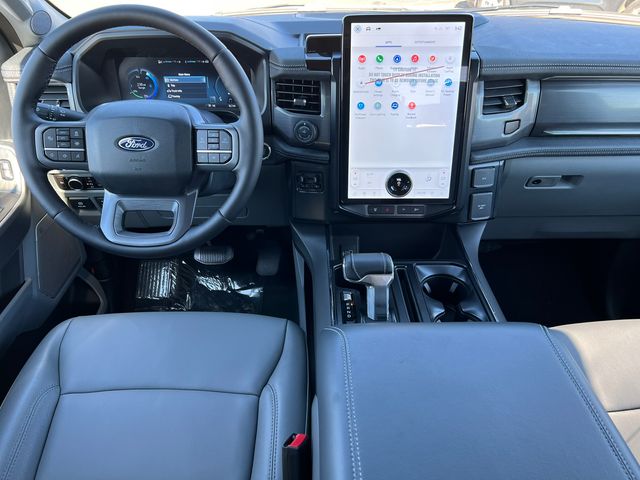 2025 Ford F-150 Lightning Flash - Photo 37