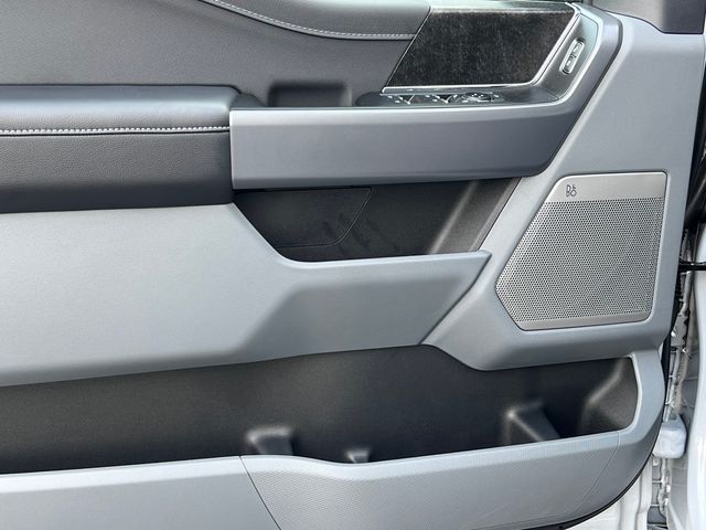 2025 Ford F-150 Lightning Flash - Photo 19