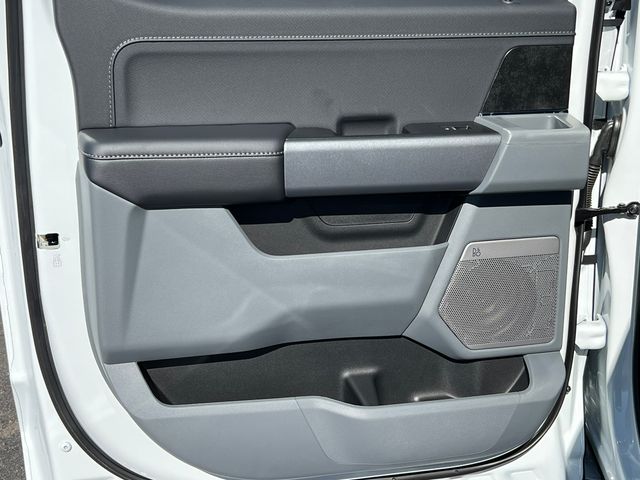 2025 Ford F-150 Lightning Flash - Photo 40