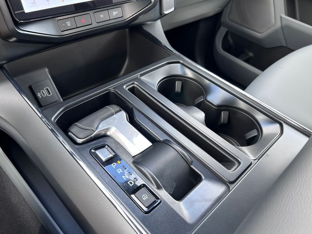2025 Ford F-150 Lightning Flash - Photo 30