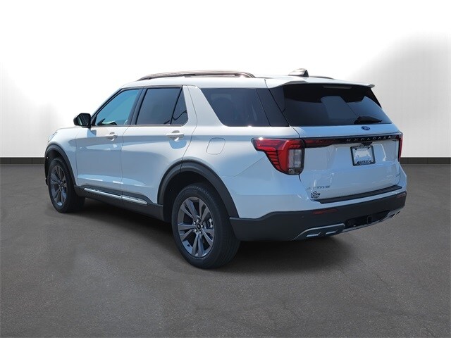 2025 Ford Explorer photo 2