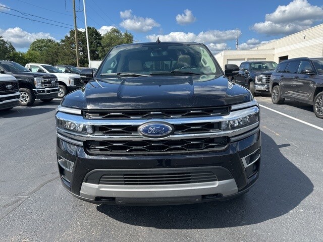 2022 Ford Expedition MAX Limited photo 2