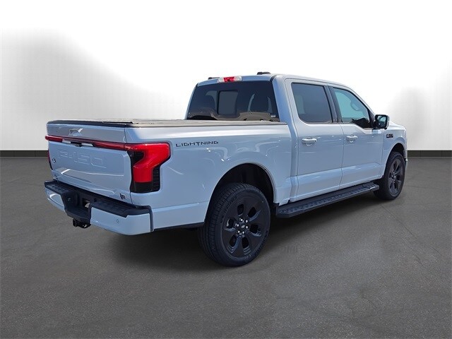 2025 Ford F-150 Lightning Platinum photo 4