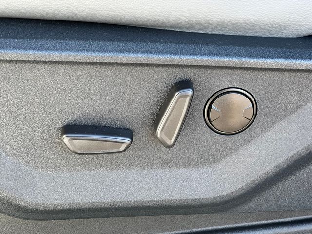 2025 Ford F-150 Lightning Flash - Photo 13