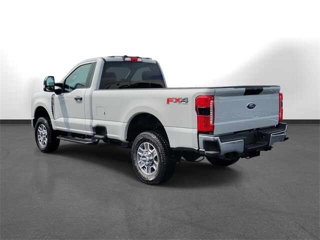 2025 Ford F-350 XLT photo 3