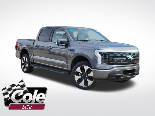 2025 Ford F-150 Lightning Platinum's photo