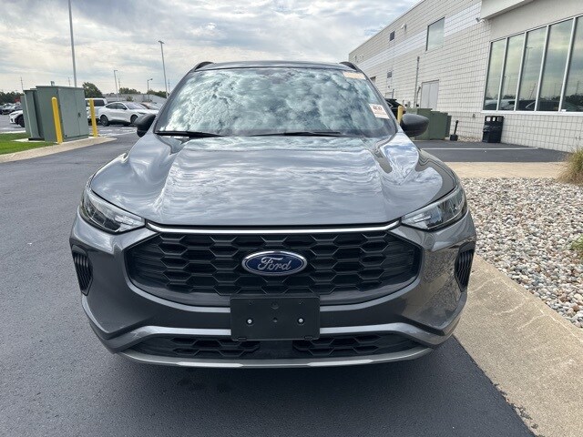 2024 Ford Escape ST-Line photo 2