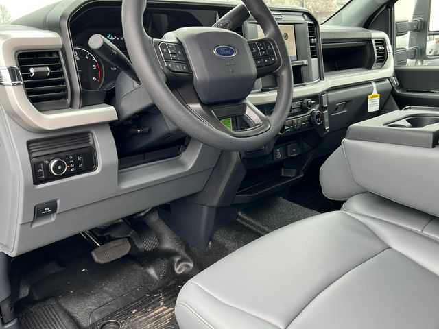 2025 Ford F-450 Super Duty Chassis Cab XL - Photo 15