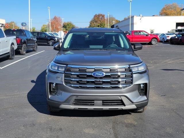 2026 Ford Explorer photo 2
