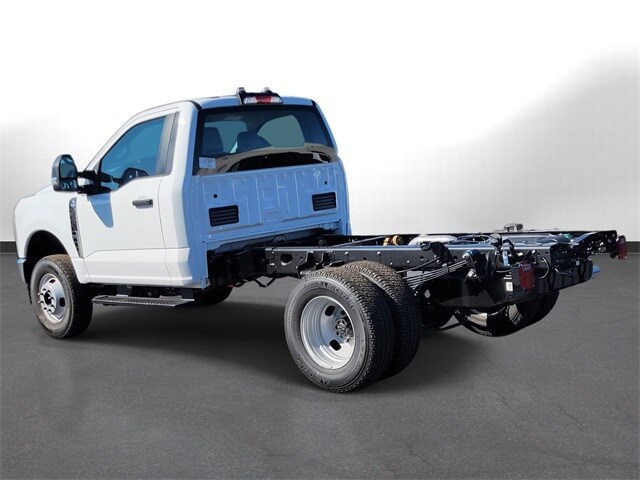 2026 Ford F-350 XL photo 3
