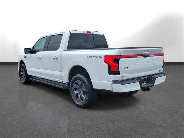 2025 Ford F-150 Lightning Lariat photo 3