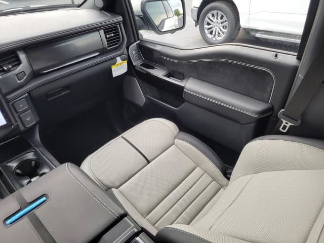 2025 Ford F-150 Lightning Platinum - Photo 19