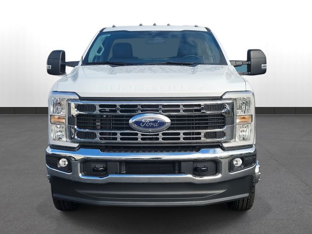 2026 Ford F-350 XLT photo 2