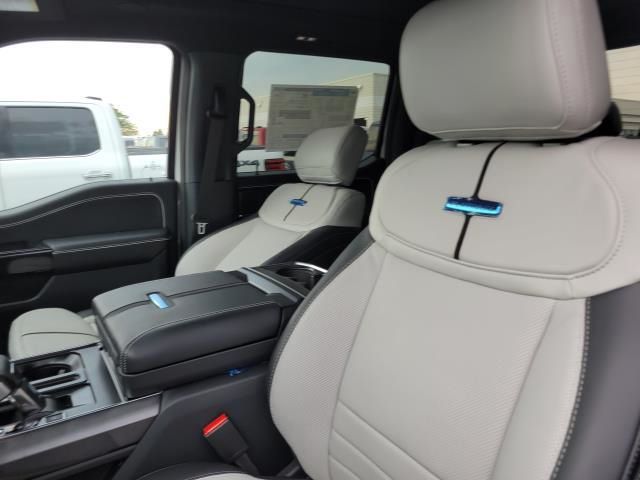 2025 Ford F-150 Lightning Platinum - Photo 24