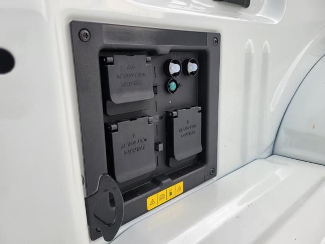 2025 Ford F-150 Lightning Platinum - Photo 12