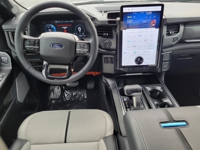 2025 Ford F-150 Lightning Platinum - Photo 18