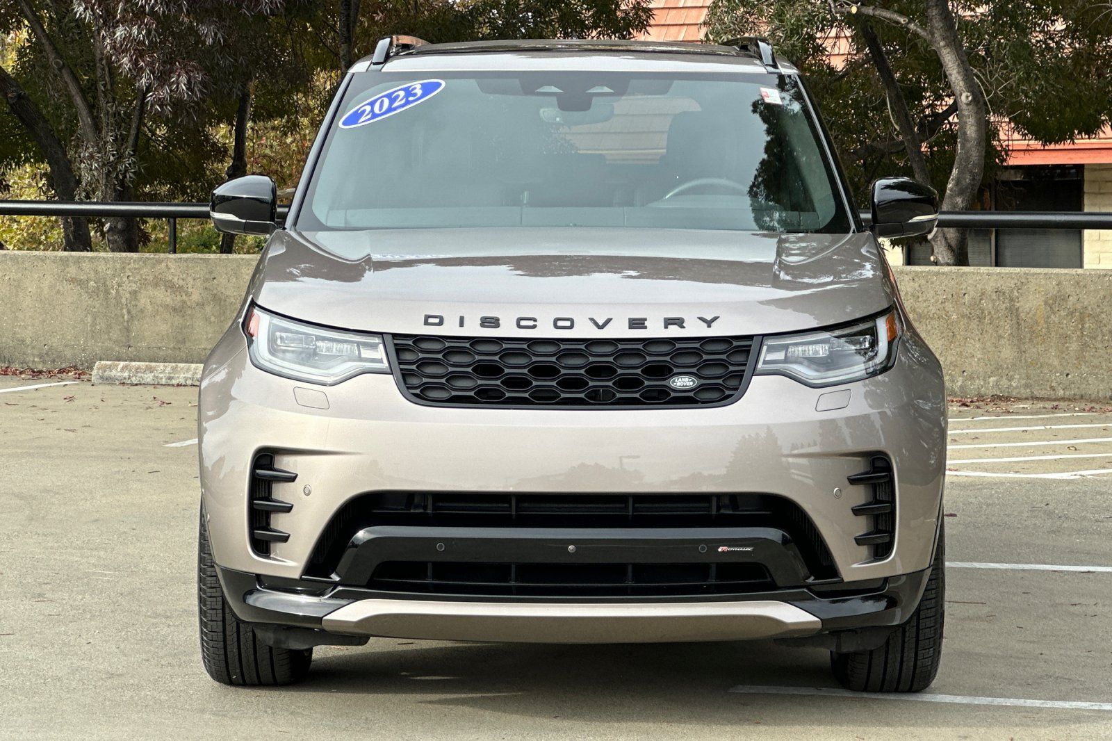 2023 Land Rover Discovery S R-Dynamic photo 3