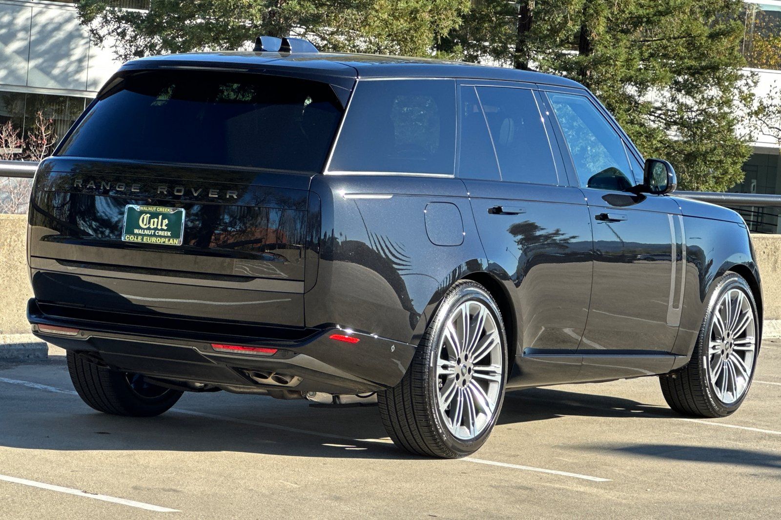 2025 Land Rover Range Rover SE photo 4