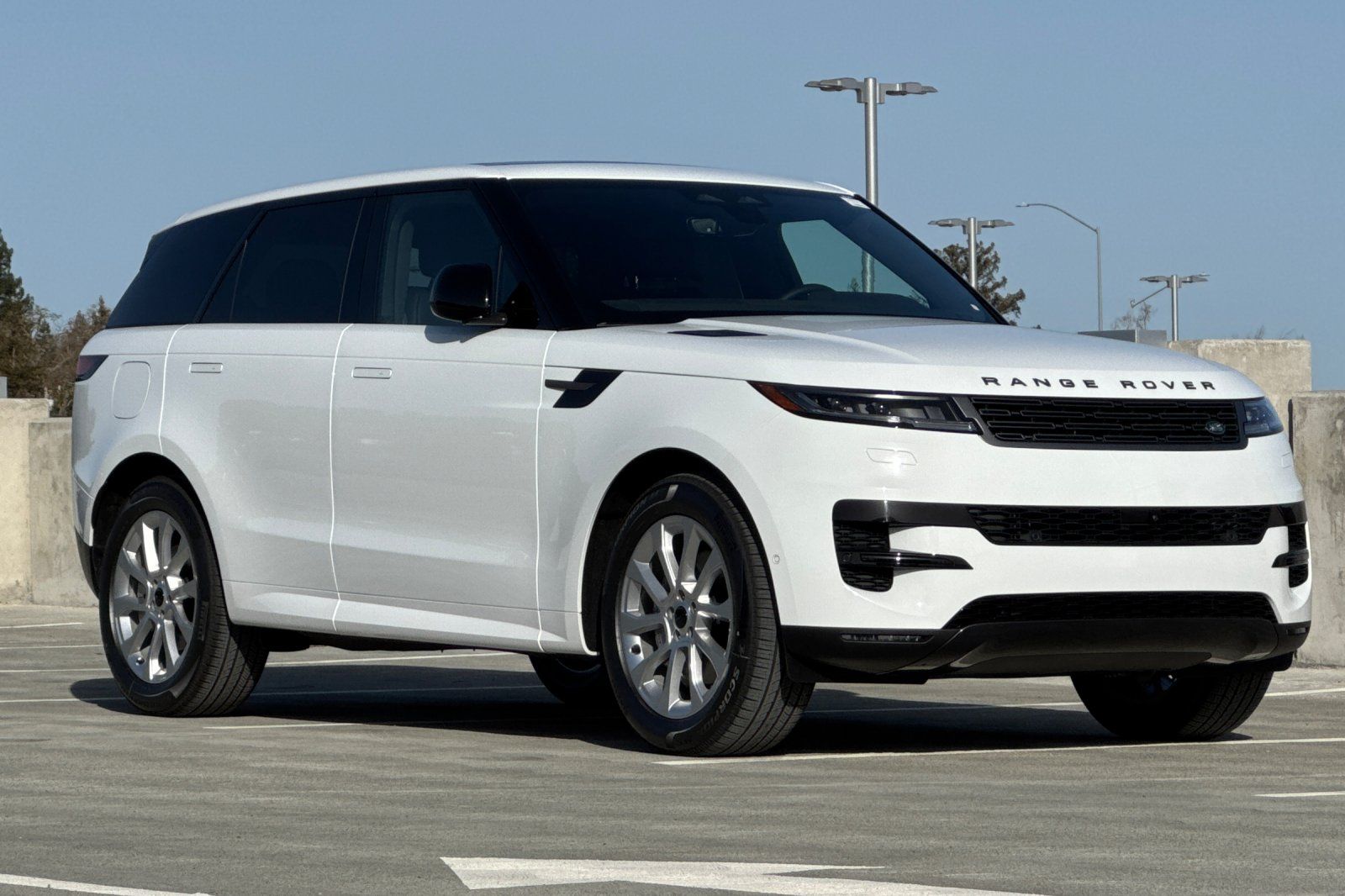 2026 Land Rover Range Rover Sport SE photo 6