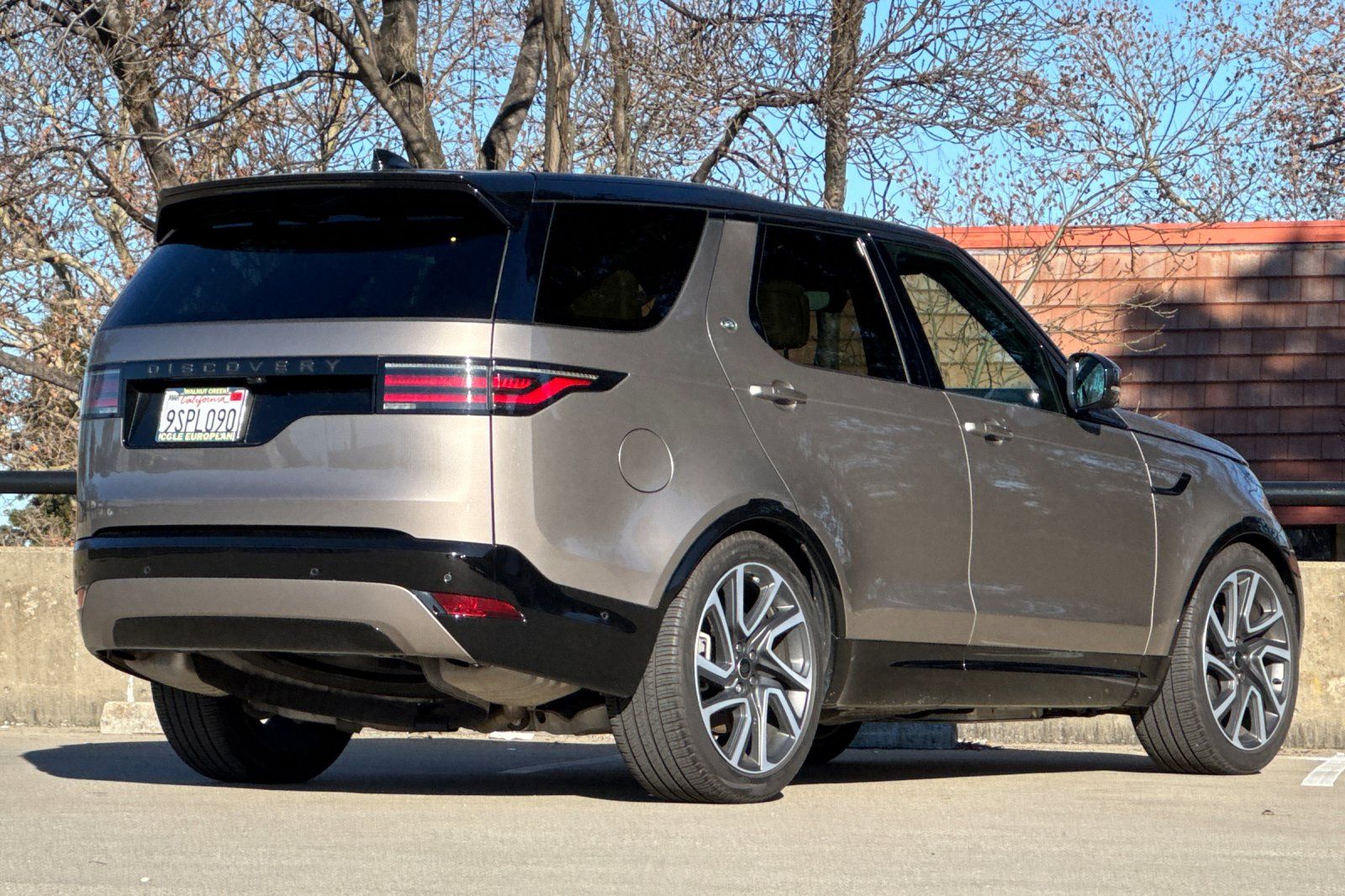 2025 Land Rover Discovery Dynamic SE photo 4