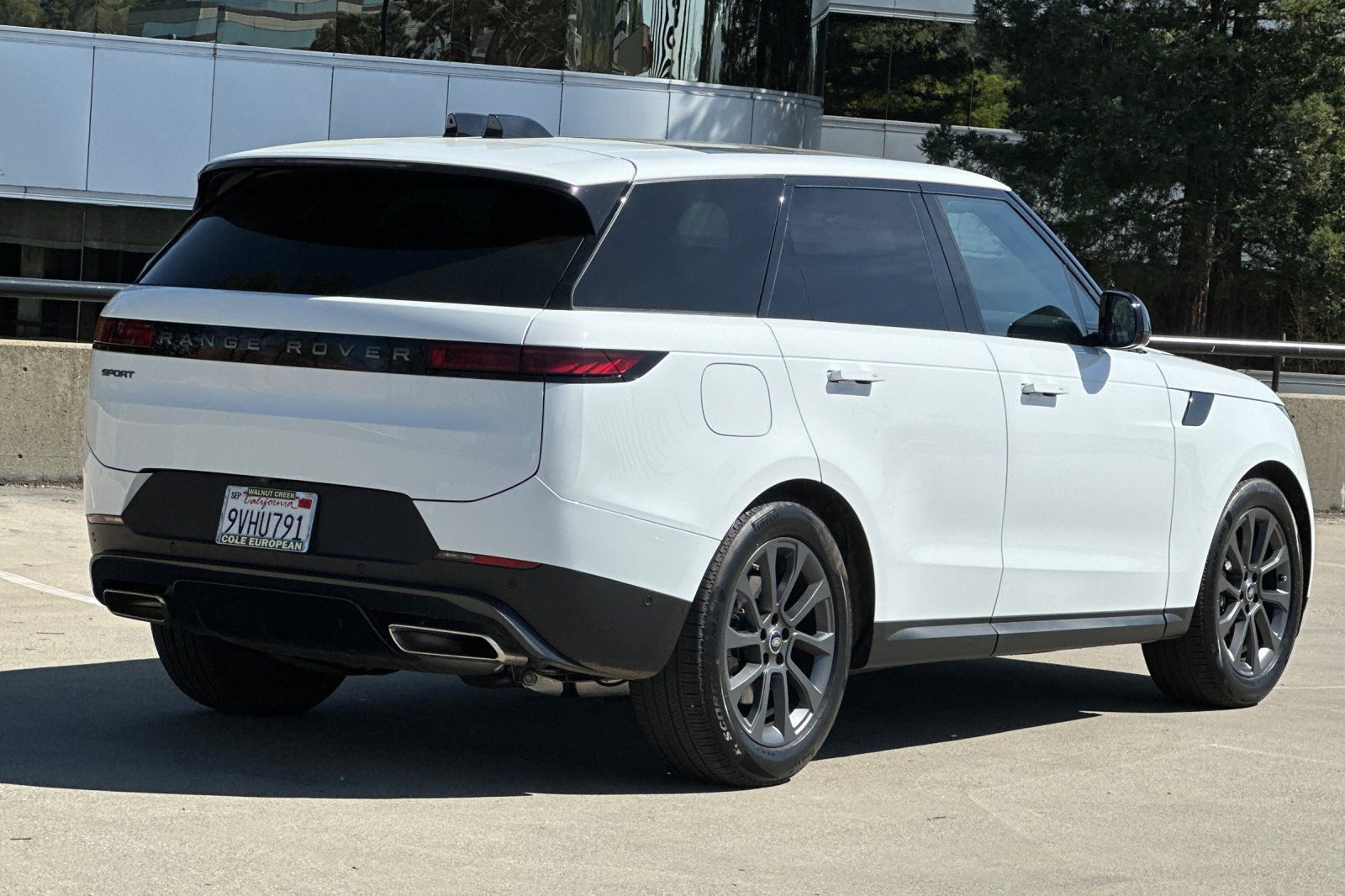 2025 Land Rover Range Rover Sport SE photo 4