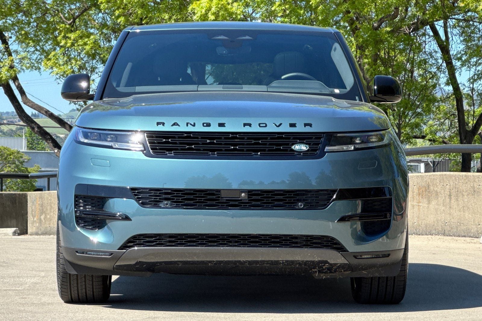 2025 Land Rover Range Rover Sport SE photo 3