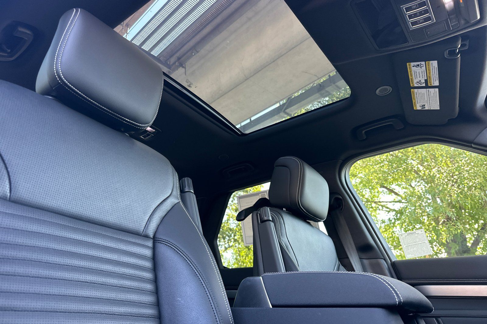 2025 Land Rover Discovery Dynamic SE - Photo 16