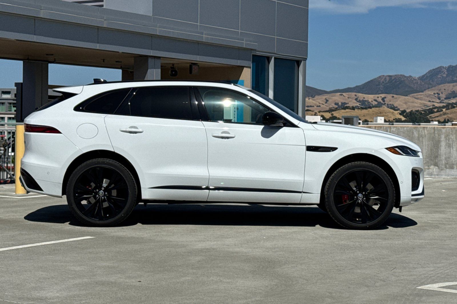 2026 Jaguar F-Pace R-Dynamic S - Photo 6