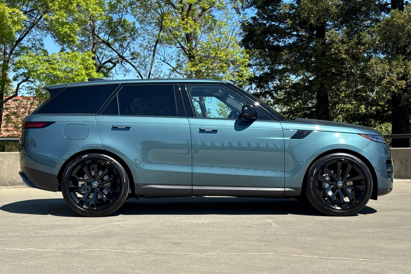 2025 Land Rover Range Rover Sport SE photo 5