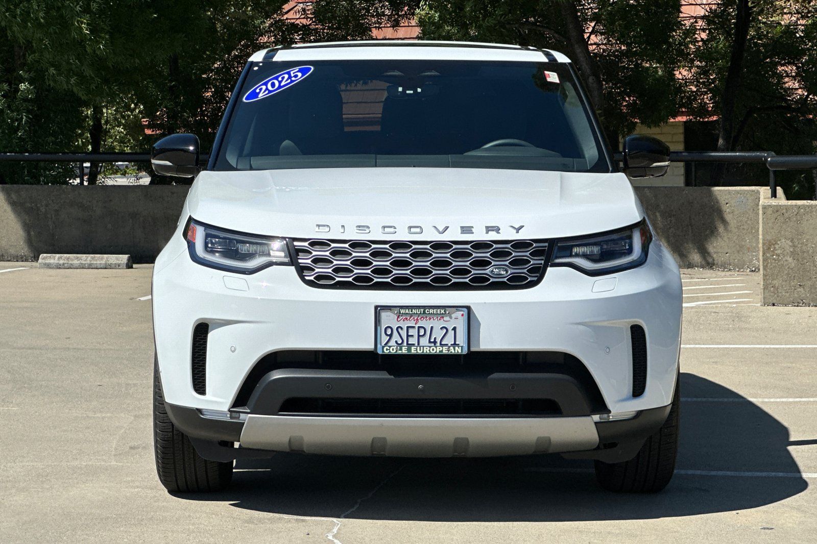 2025 Land Rover Discovery S photo 3