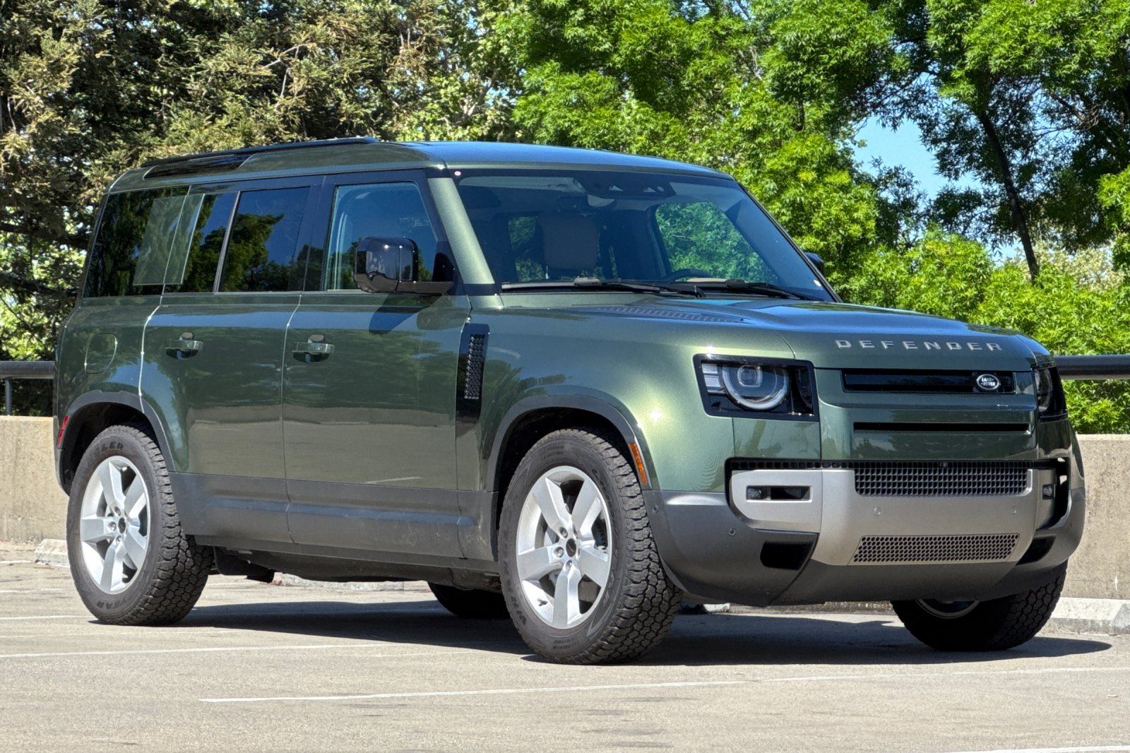 2026 Land Rover Defender 110 S photo 6