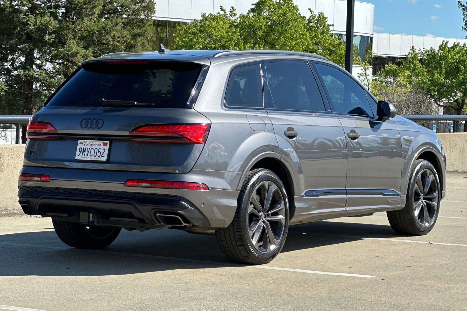 2025 Audi Q7 55 Premium Plus photo 4